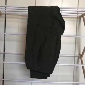 Olive green solid LuLaRoe leggings OS